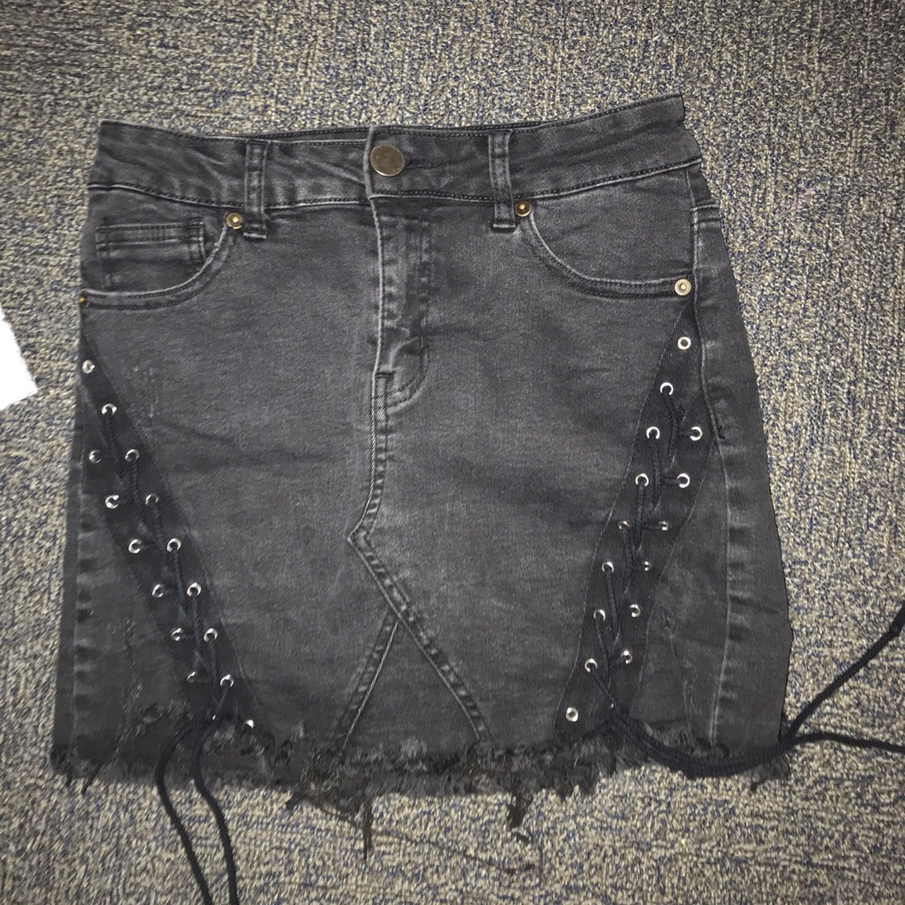 Black denim Skirt!